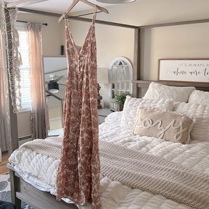 Tan and white floral midi dress size small from Abercrombie